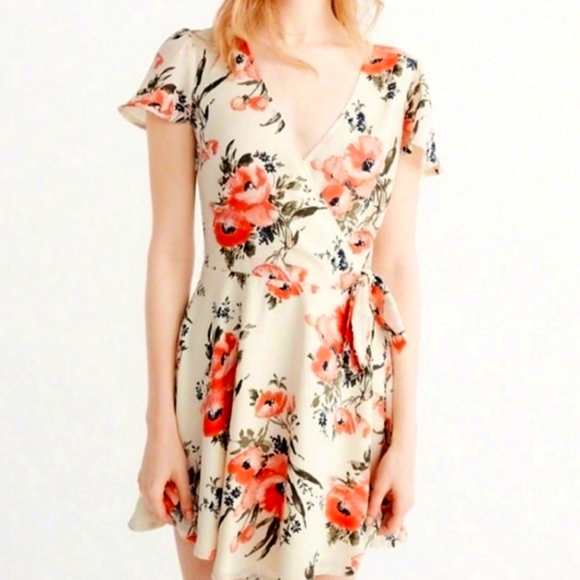 Abercrombie & Fitch Dresses & Skirts - NWOT Abercrombie & Fitch cute flutter sleeves dress